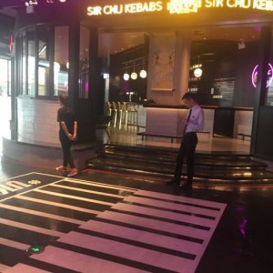 杭州给小费多的ktv招聘包厢服务员,25岁以上可以做夜场招聘_