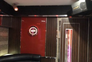 杭州富阳区新登镇附近夜总会招聘包厢服务员,加班双倍工资吗？
