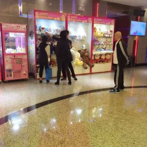 杭州上城区采荷街道附近夜总会招聘包厢服务员,上班需要喝酒吗？
